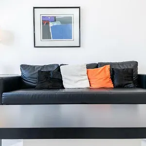 Lovely With River Views And Parking Malaga